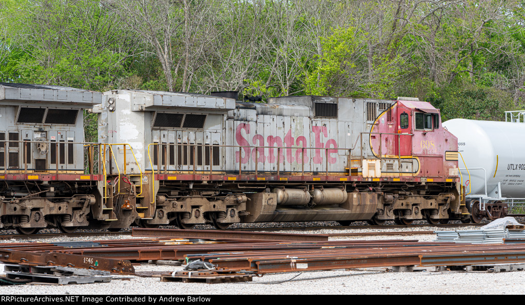 BNSF 698